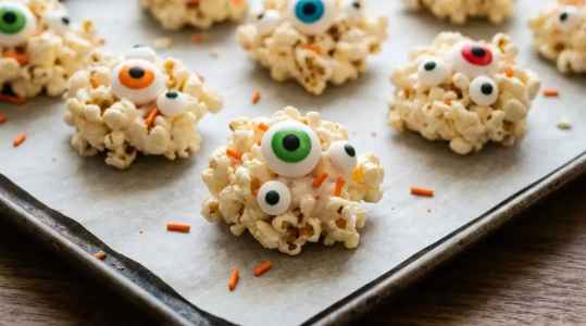 Petits Monstres de Pop-corn à la Guimauve Fondue