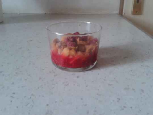 Verrine framboise, pomme et pêche au spéculoos