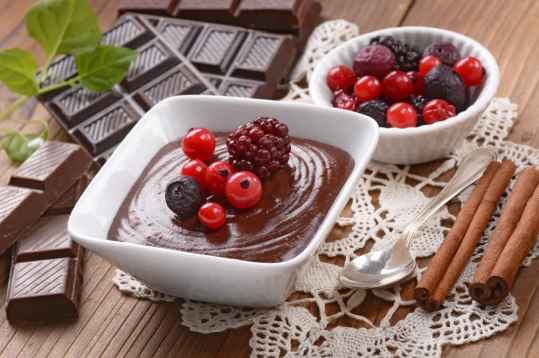 Mousse au chocolat et aux groseilles
