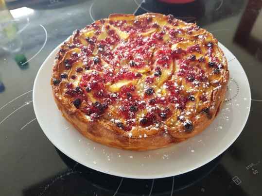 Moelleux d'amandes aux pommes et groseilles