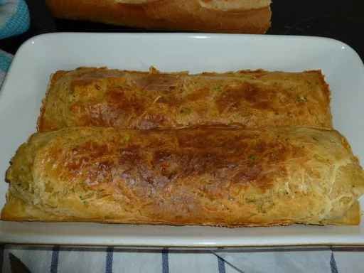 Cake au thon, à la tomate et à l'oignion