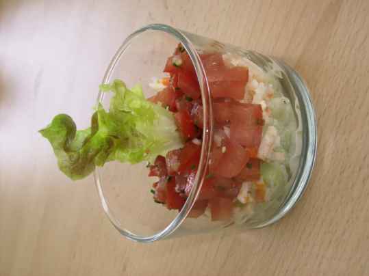 Verrine fraîche tomate-chair de crabe-concombre