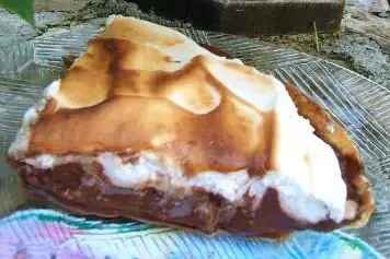 Tarte au chocolat noir meringuée