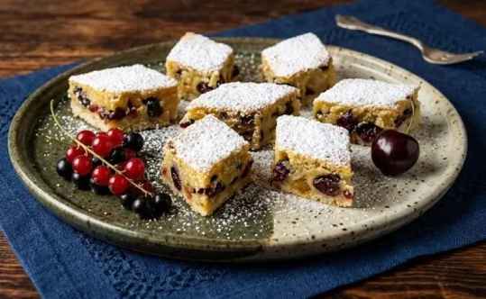 Carrés dorés au citron, amandes et canneberges
