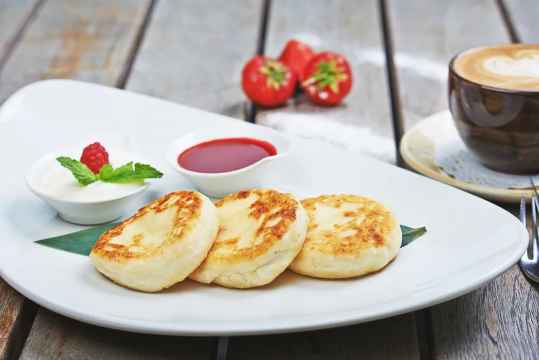Cyrniki (galettes de fromage blanc) Russie