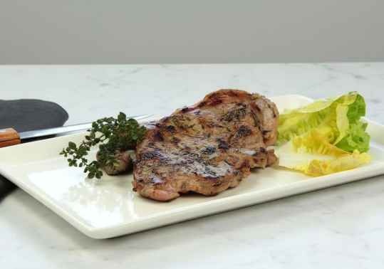 Tranche de gigot d'agneau au barbecue