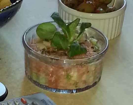 Tartare de saumon à la pomme et au concombre