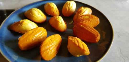 Madeleines au miel, citron et fleur d'oranger