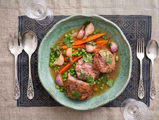 Gigot d’agneau aux épices et légumes : cuisson lente 7 heures inratable