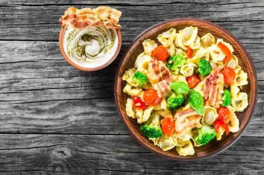 Salade d'été aux raviolis