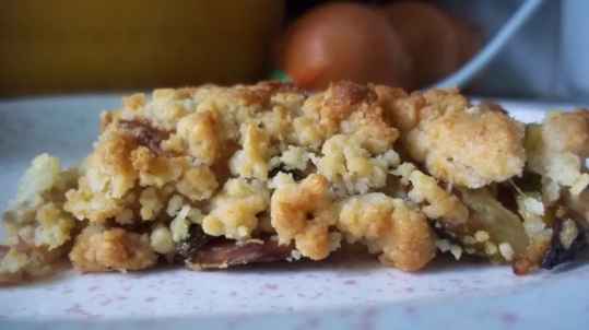 Crumble salé aux courgettes, chèvre et lardons