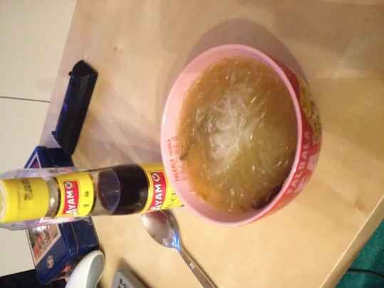 Soupe chinoise au poulet et épices