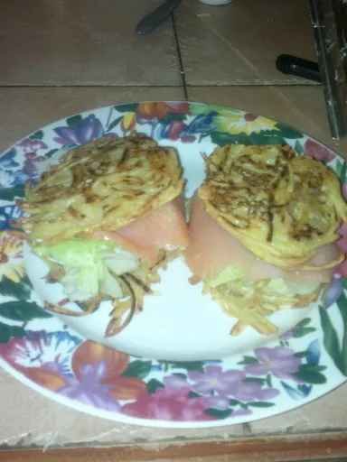Hamburger au saumon et aux galettes de pomme de terre