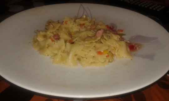 Poêlée de pâtes aux trois poivrons et lardons