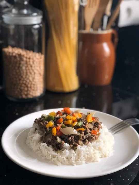 Riz à la viande et aux poivrons