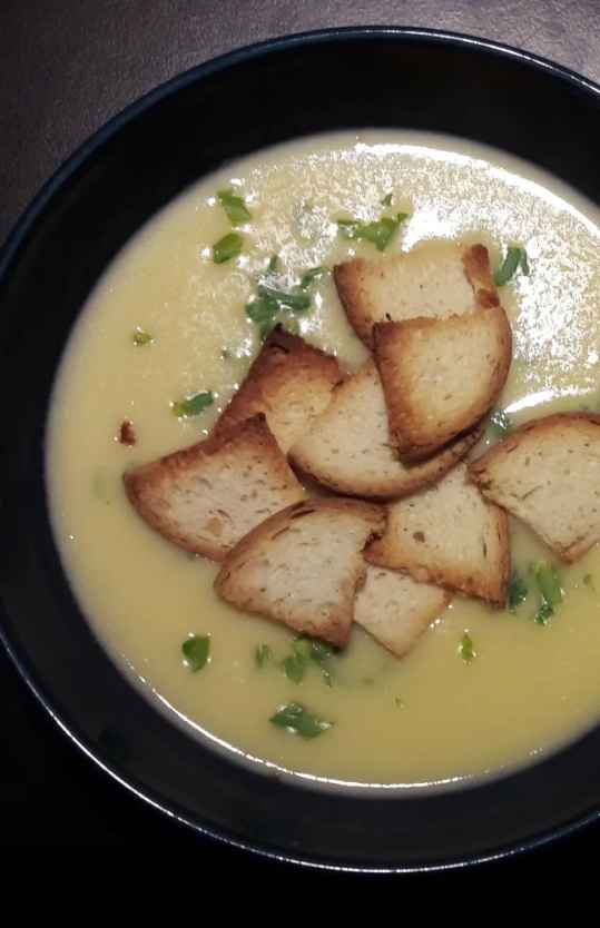 Velouté d'ail à la hongroise