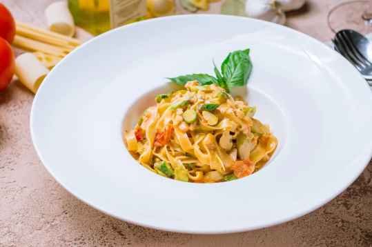 Linguines aux endives et chair d'écrevisse au companion