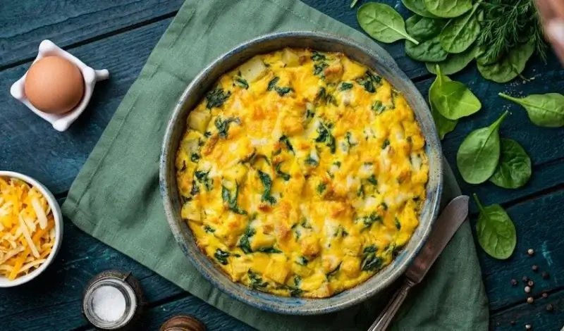 Omelette complète au cheddar et légumes