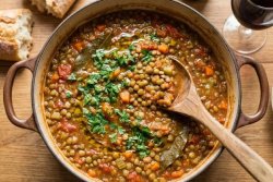 La Tradition des Lentilles au Nouvel An : Symbolisme et Recettes