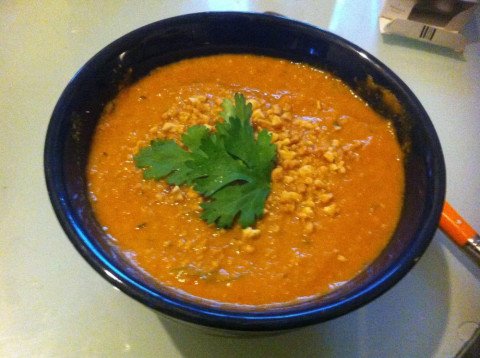 Soupe épicée aubergines et cacahuètes