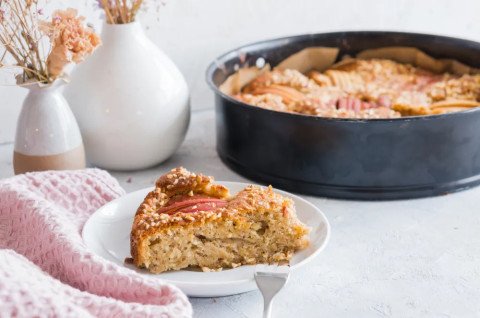 Gâteau ultra-moelleux pommes, noisettes et cannelle