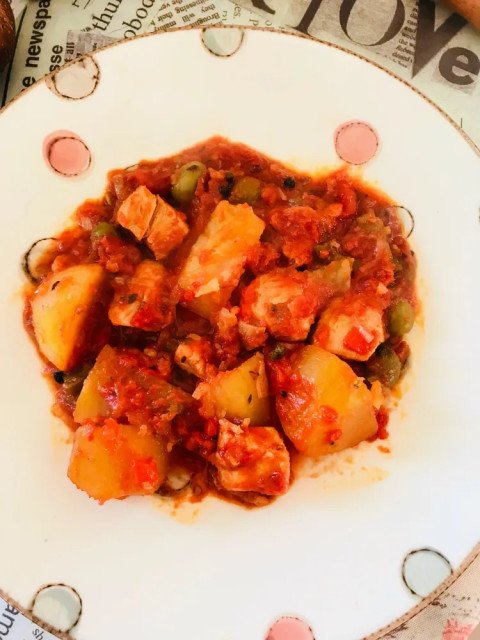 Mijoté de poulet épicé aux tomates et poivrons