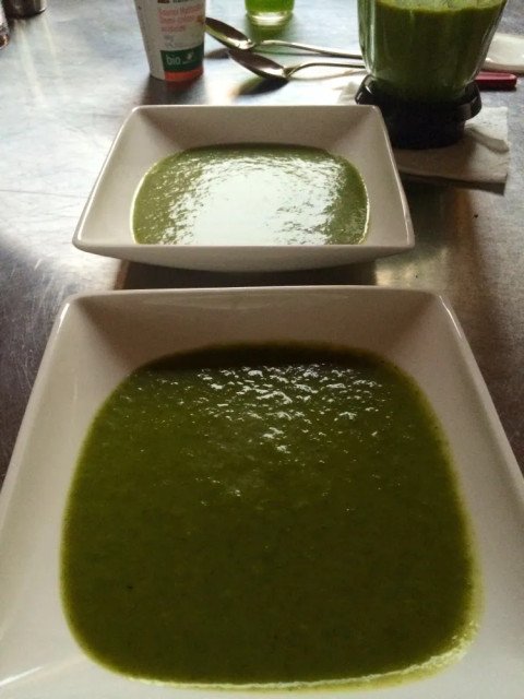 Soupe de fanes de radis froide