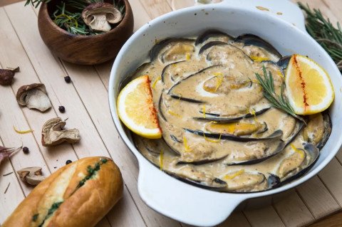 Moules aux champignons frais