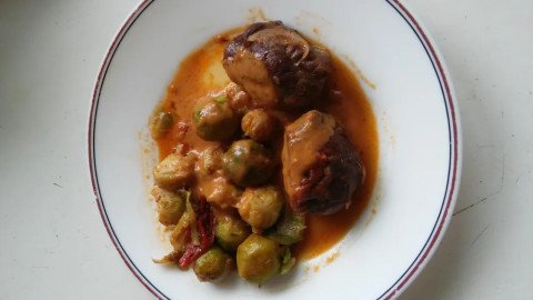 Joue de porc aux choux de Bruxelles