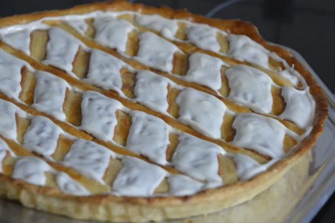 Tarte à la frangipane sur lit d'abricot