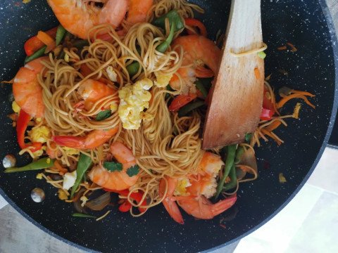 Nouilles sautées aux crevettes gourmandes