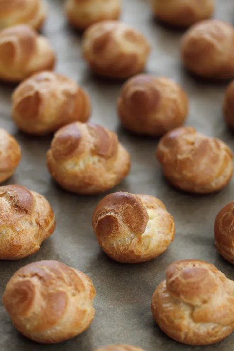 Pâte à choux d'une apprentie pâtissière