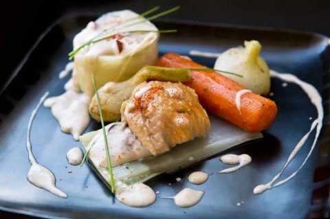 Poulet en médaillon au riz, noix de coco, amandes et dashi