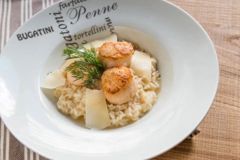 Saint-Jacques sautées à l'ail