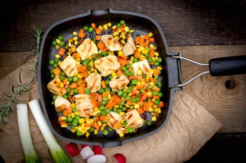 Sauté de volaille aux petits pois carottes