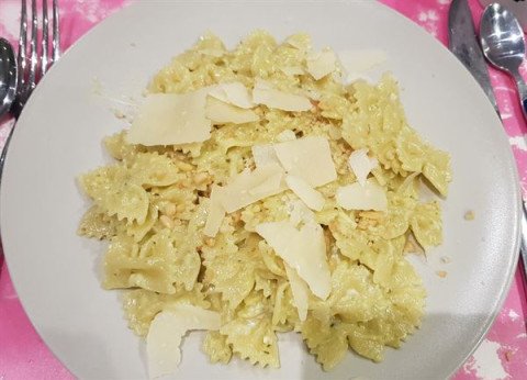Farfalles fondantes chèvre-pesto