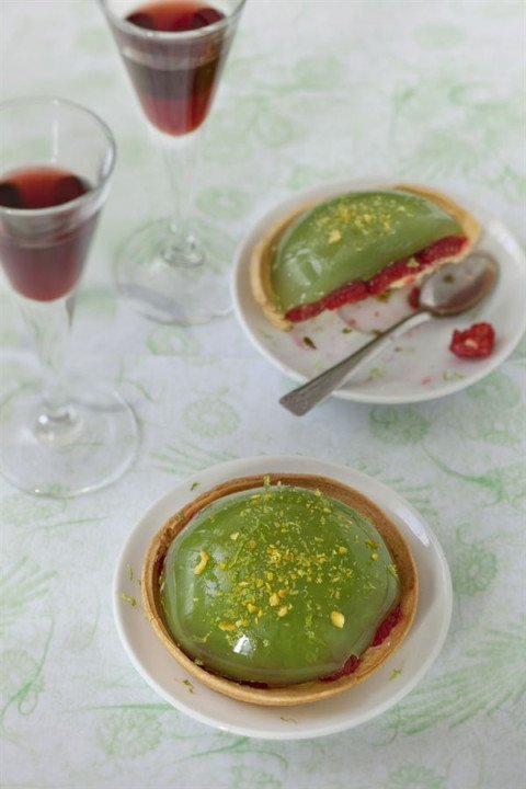Tartelettes au concombre, framboises et pamplemousse