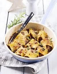 Paccheri farcis au ragoût d'agneau