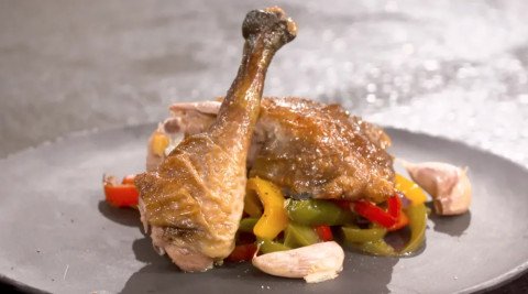 Pintade et poivrons tout au four par Laurent Mariotte