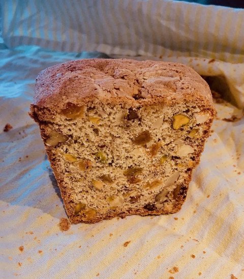Gâteau aux noix et aux raisins