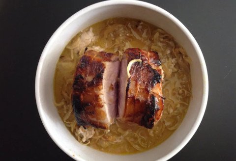 Rôti de porc à la moutarde et aux pommes caramélisées