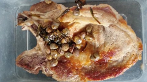 Côtes de porc au citron et aux câpres