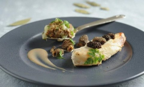 Chapon confit au vin jaune et au morilles