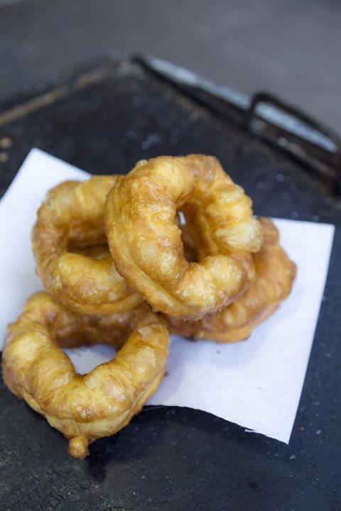 Beignets d'oignons à l'ail fondants