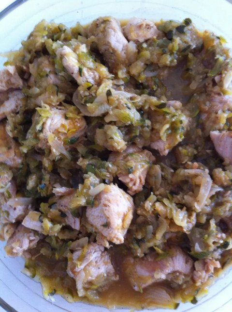 Emincé de poulet miel/amandes sur lit de courgettes