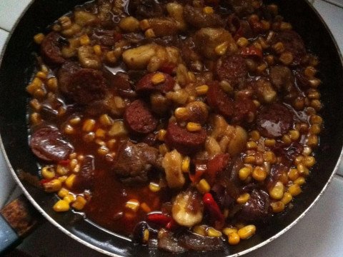 Ragoût de porc et de poulet à la banane