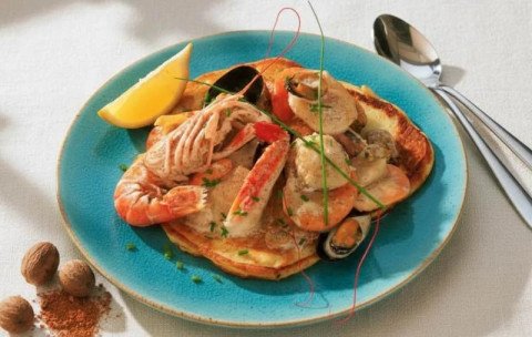 Crêpes de pommes de terre et ragoût de coquillages