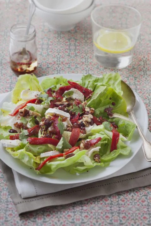 Salade de chèvre aux amandes et poivrons marinés