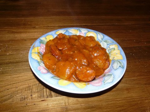 Ragoût de saucisses fumées aux pommes de terre et à la tomate