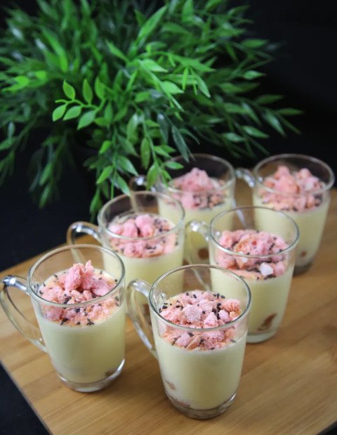 Verrines sucrées aux biscuits roses